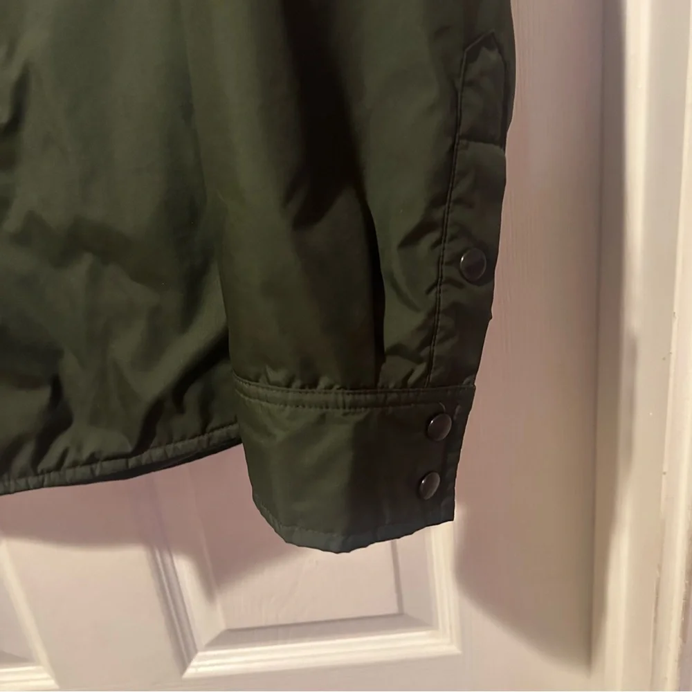 Men’s J.CREW Nylon Green Shacket Casual Snap Button Lightweight Monochrome Sz M.